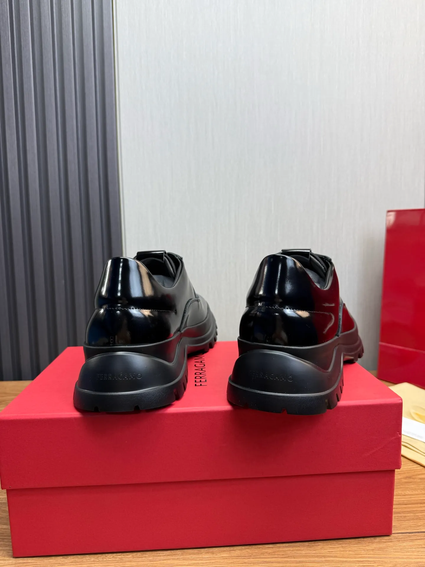 Men's shoes 💰880💰 Ferragamo. [Ferragamo] Men's Loaf leather shoes, the latest hot style, 1:1 original purchase quality, top quality, imported open-edge beaded cowhide leather on the upper, hand-made three-dimensional stitching highlights the round toe design, the inner feet are made of imported cowhide, with original wear-resistant rubber outsole, matching code 39-44, (38, 45 custom-made, non-refundable)